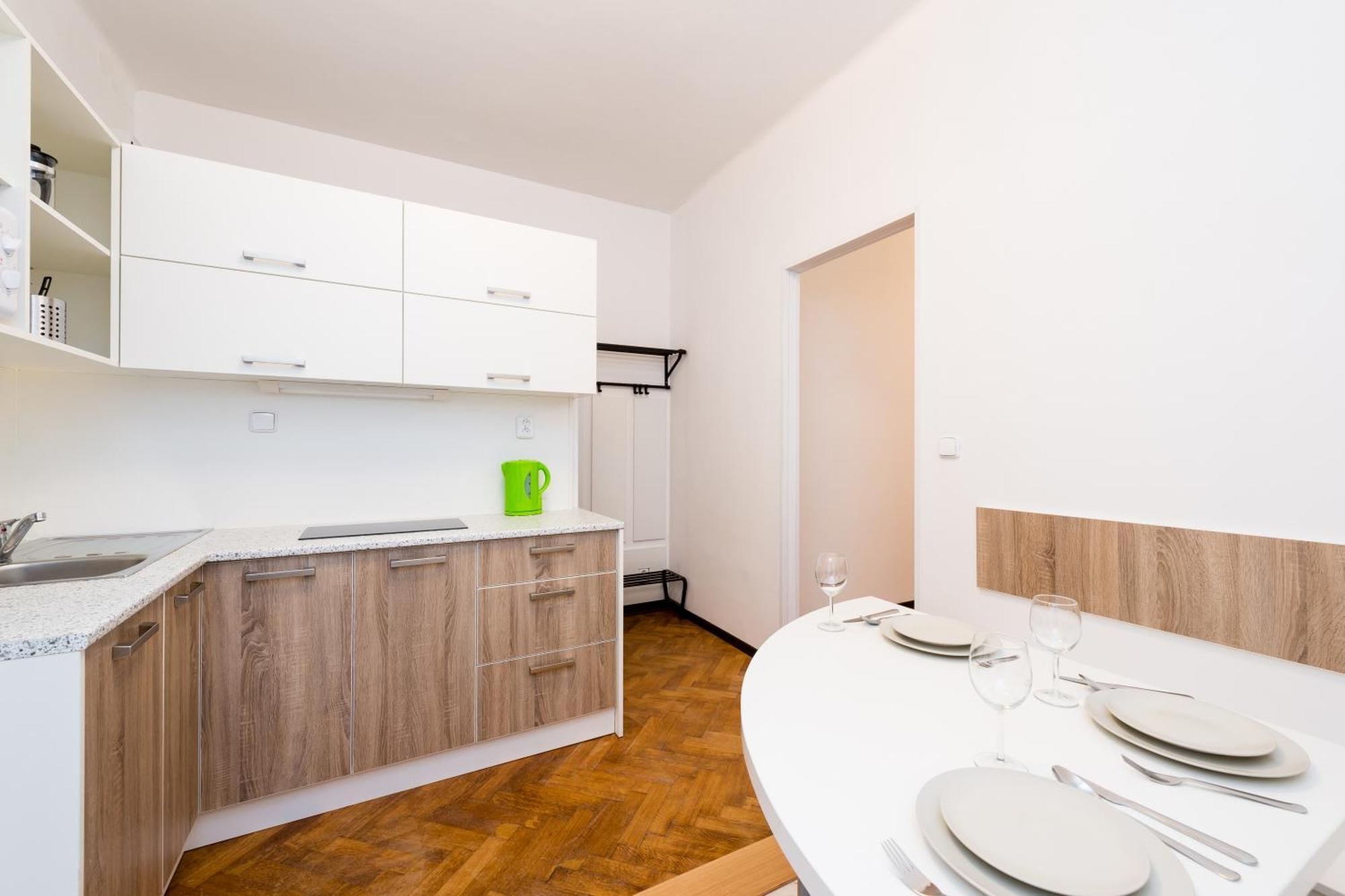 Affordable Navratilova * Praga
